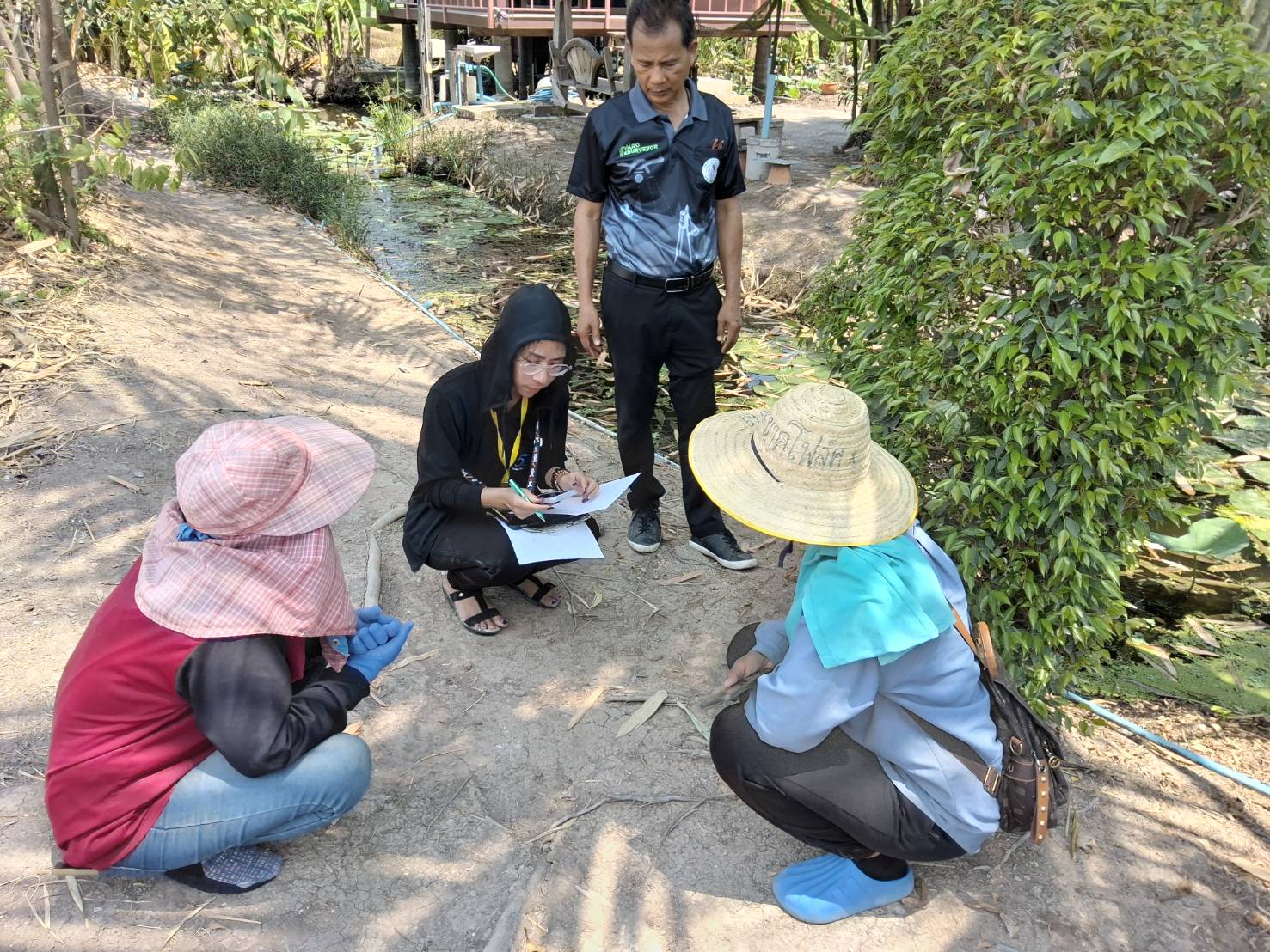 title - ส.ป.ก.นครปฐม ลงพื้นที่ให้บริการกับเกษตรกรในเขตปฏิรูปที่ดินเกี่ยวกับการ เจรจาข้อพิพาทและแก้ไขปัญหาที่ดินตาบอด